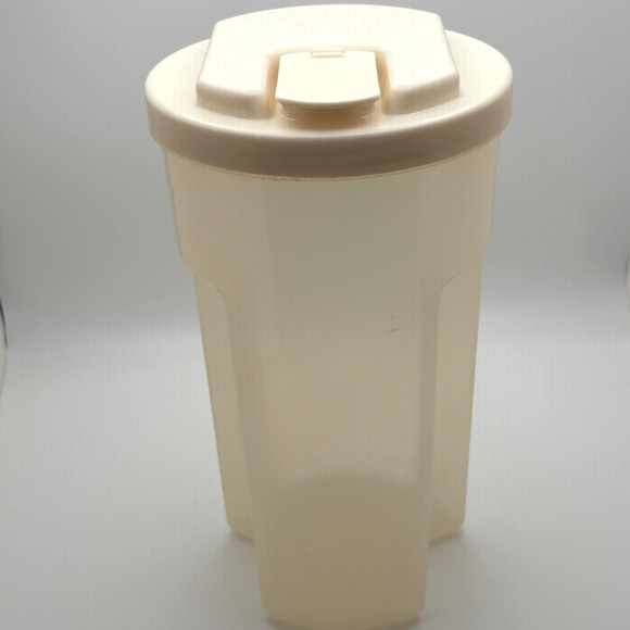 Rubbermaid Other - Rubbermaid Servin Saver 2 Quart Pitcher Almond Snap Top Lid Vintage 0038‎ 1.9L
